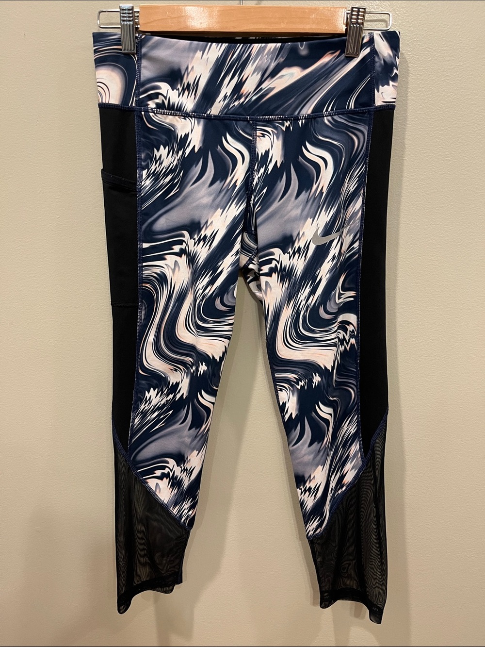Nike Cropped Mesh Leggings